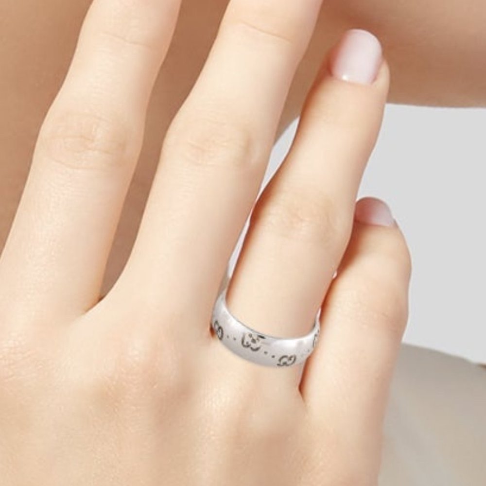 GUCCI 18K WHITE GOLD ICON GG CUTOUT BAND RING - Picture 8 of 10